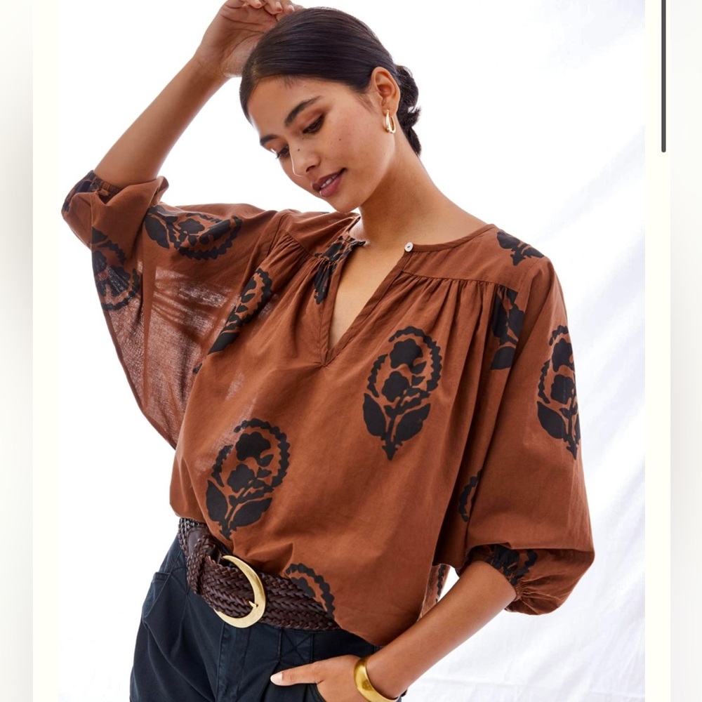 Anthropologie brand Omika Brown and black top. Key hole button. Size Large